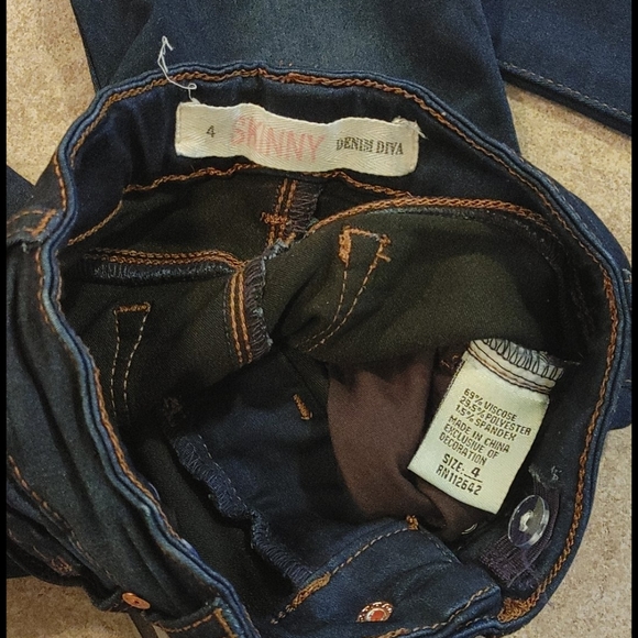 Toddler jeans size 4 (free shirt with order) - Picture 9 of 10
